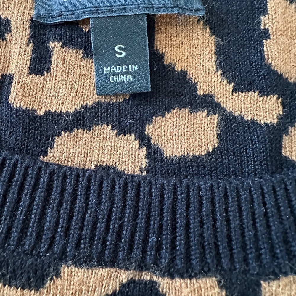 Leopard Sweater - Picture 2 of 2